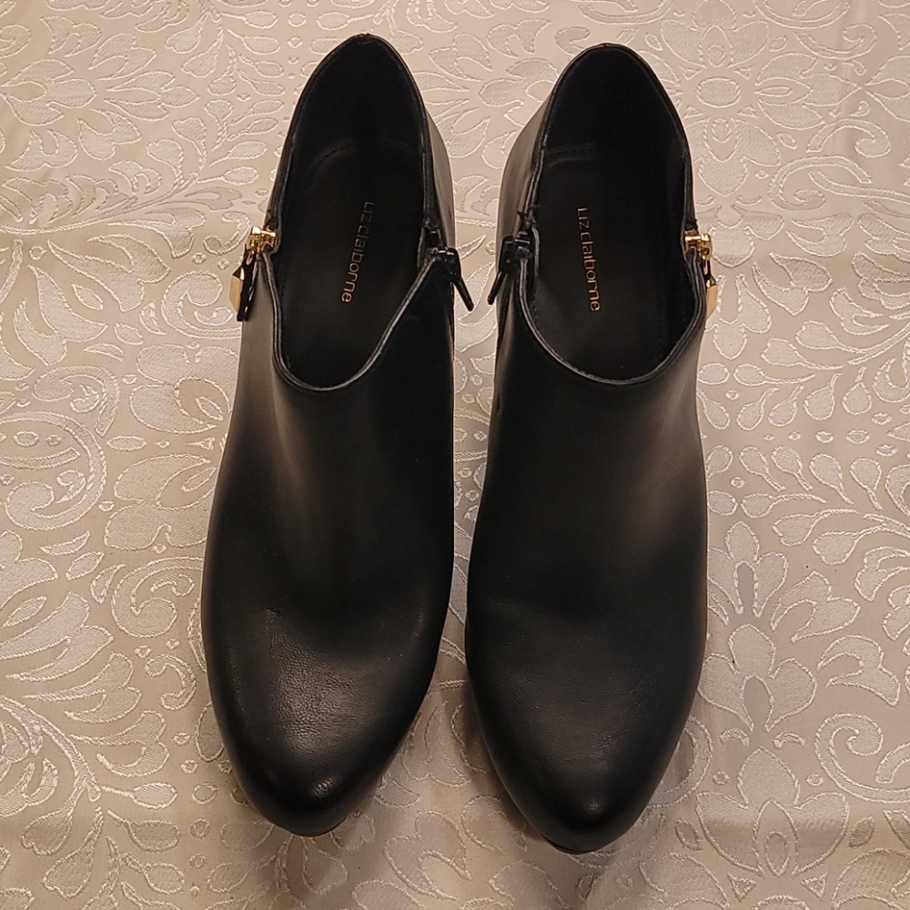 NWOT LIZ CLAIBORNE EAGAN BOOT